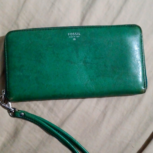 Fossil Emma Wristlet Wallet/Organizer - Picture 1 of 7